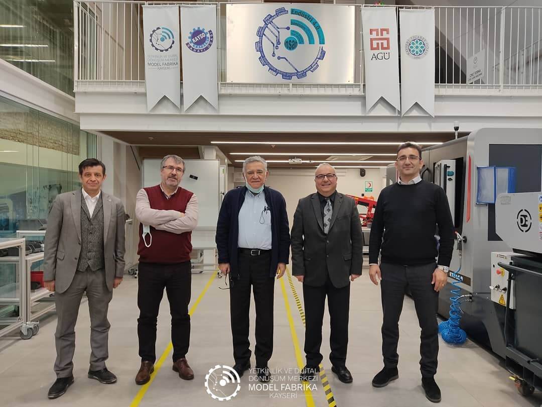 Yalın Enstitü Derneği’nin kurucusu ve Yönetim Kurulu Başkanı Yalçın İpbüken ile Yalın Enstitü Derneği YK Üyesi Erol Yakut Model Fabrika'yı ziyaret etti.